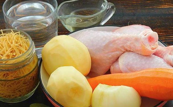 Суп из куриных ножек с картошкой и вермишелью