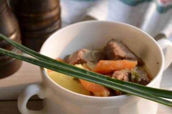 Суп из говядины с картошкой, морковкой и луком