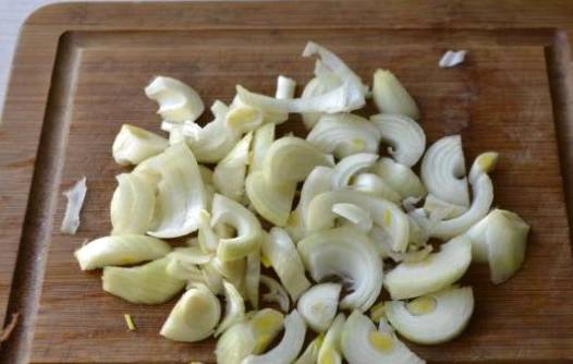 Суп из говядины с картошкой, морковкой и луком