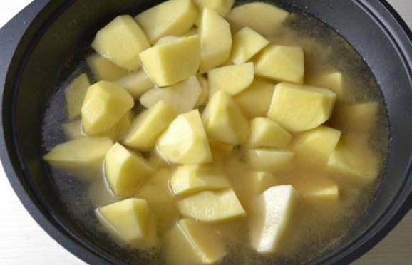 Суп из говядины с картошкой, морковкой и луком