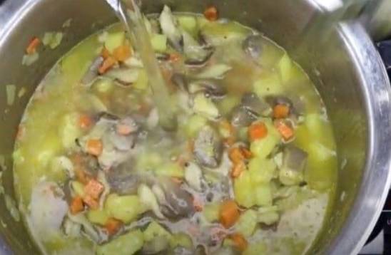Суп с вешенками и картошкой