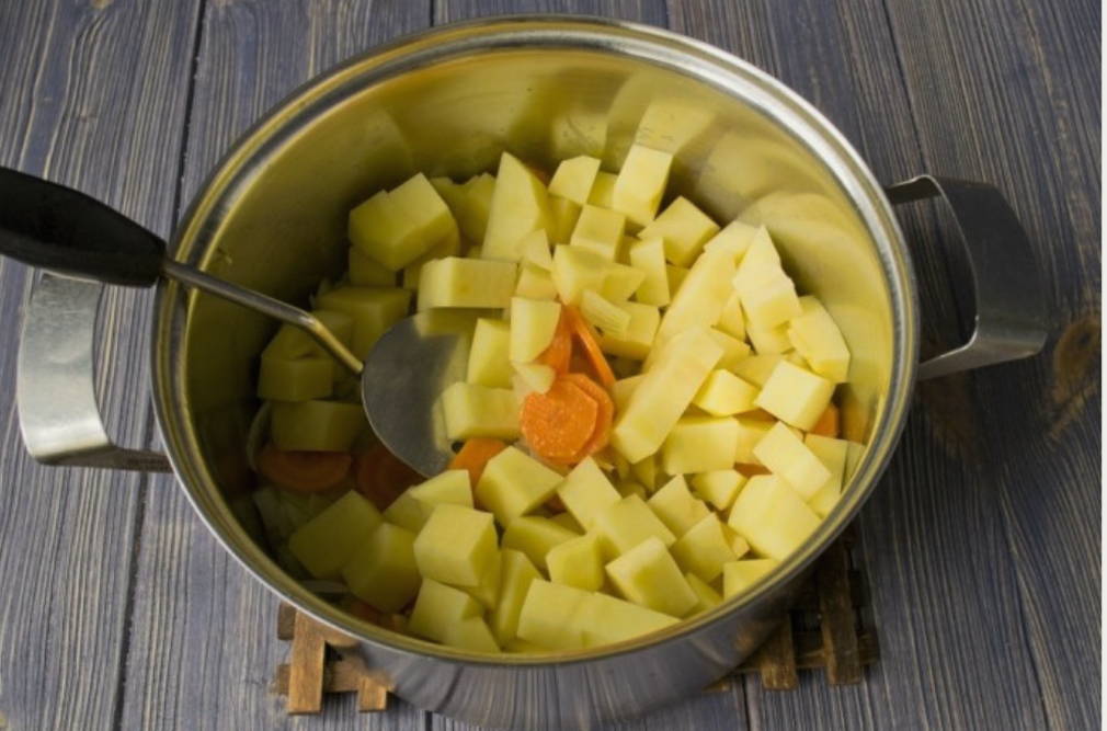 Суп из трески с картофелем и овощами