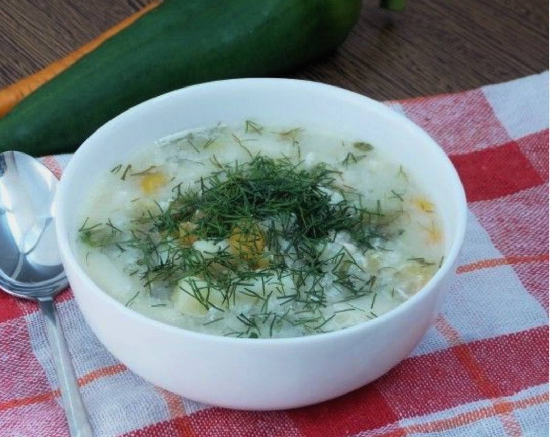 Куриный суп с рисом и яйцом