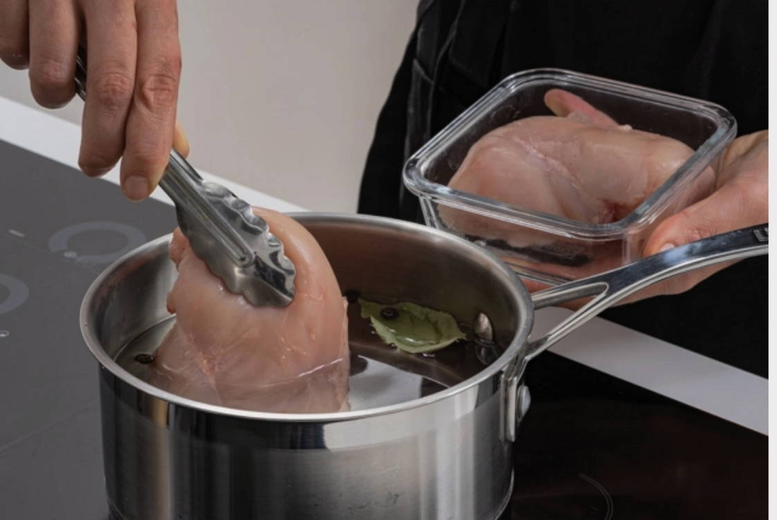 Салат «Белые ночи» с курицей, ананасами и сельдереем