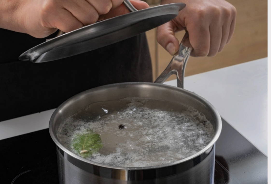 Салат «Белые ночи» с курицей, ананасами и сельдереем