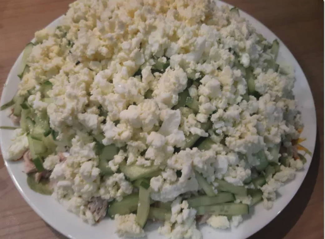 Салат «Белая берёза» с курицей, грибами и черносливом