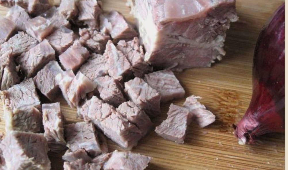 Грузинский салат с фасолью и орехами