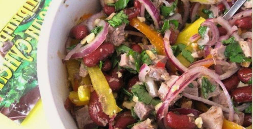 Грузинский салат с фасолью и орехами