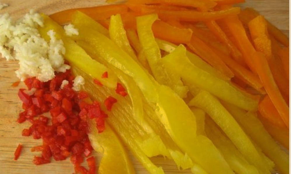 Грузинский салат с фасолью и орехами