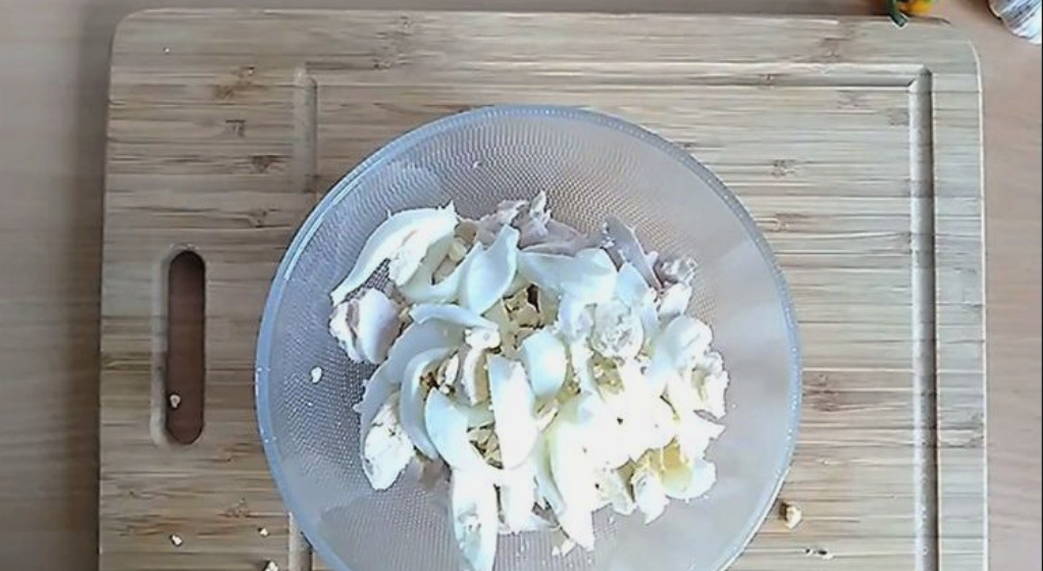 Грузинский салат с фасолью и курицей