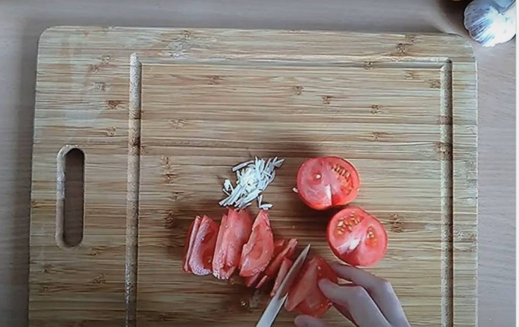 Грузинский салат с фасолью и курицей