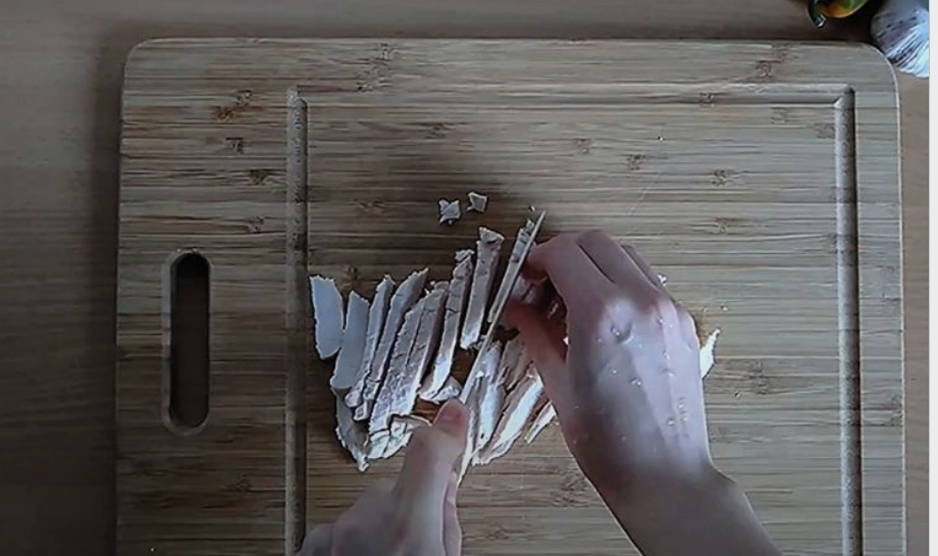 Грузинский салат с фасолью и курицей