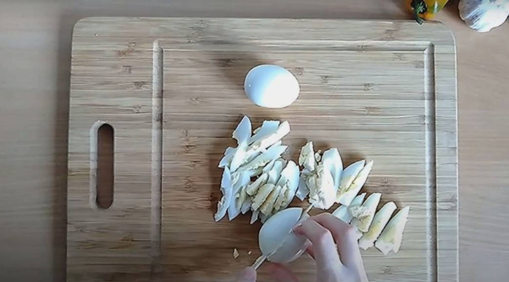 Грузинский салат с фасолью и курицей