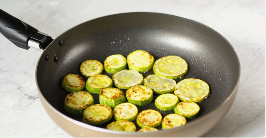ПП салат с солёными огурцами