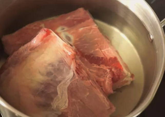 Суп с мясом и солеными огурцами