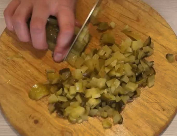 Суп с мясом и солеными огурцами