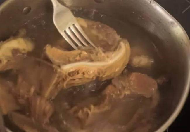 Суп с мясом и солеными огурцами