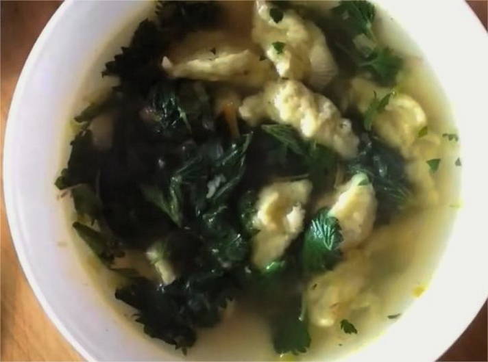 Суп с крапивой и клецками