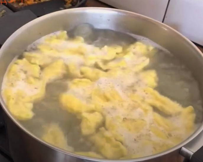 Суп с крапивой и клецками