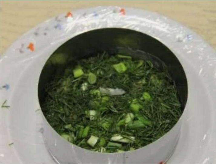 Салат «Грибная поляна» с шампиньонами, корейской морковью и копченой курицей