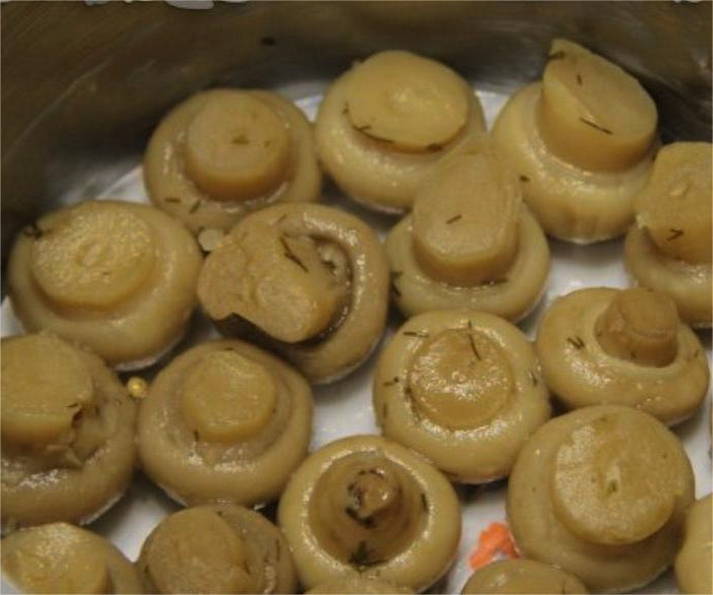 Салат «Грибная поляна» с шампиньонами, корейской морковью и копченой курицей