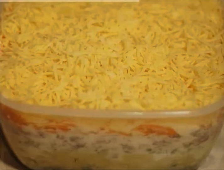 Салат «Грибная поляна» с шампиньонами и корейской морковью