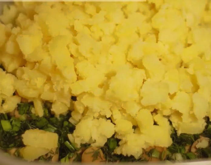 Салат «Грибная поляна» с шампиньонами и корейской морковью