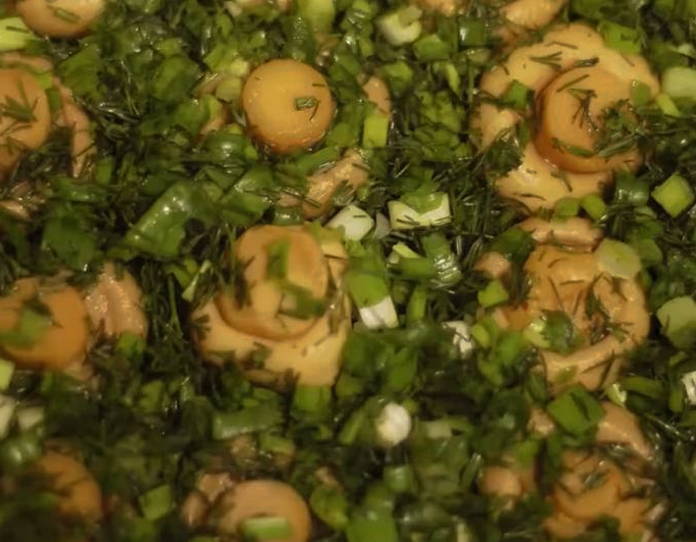 Салат «Грибная поляна» с шампиньонами и корейской морковью