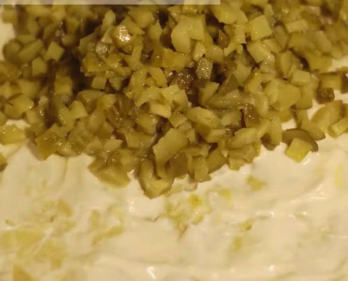 Салат «Грибная поляна» с шампиньонами и корейской морковью