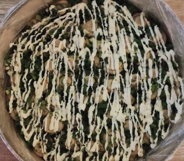 Салат «Грибная поляна» с шампиньонами и копченой курицей