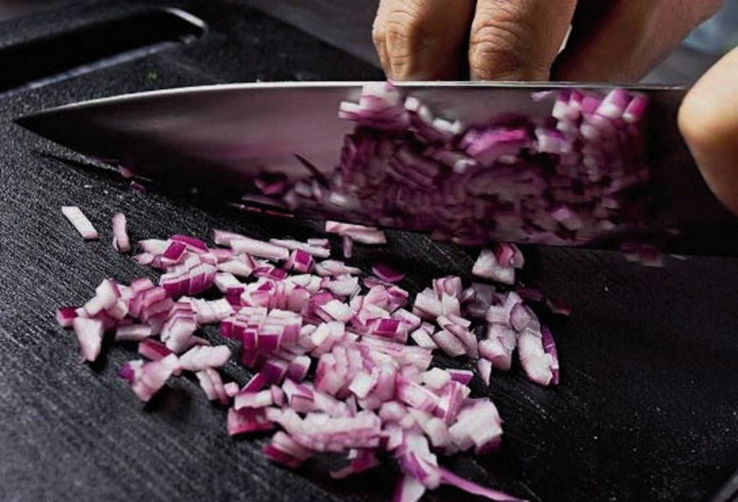 Салат «Грибная поляна» с шампиньонами и копченой курицей