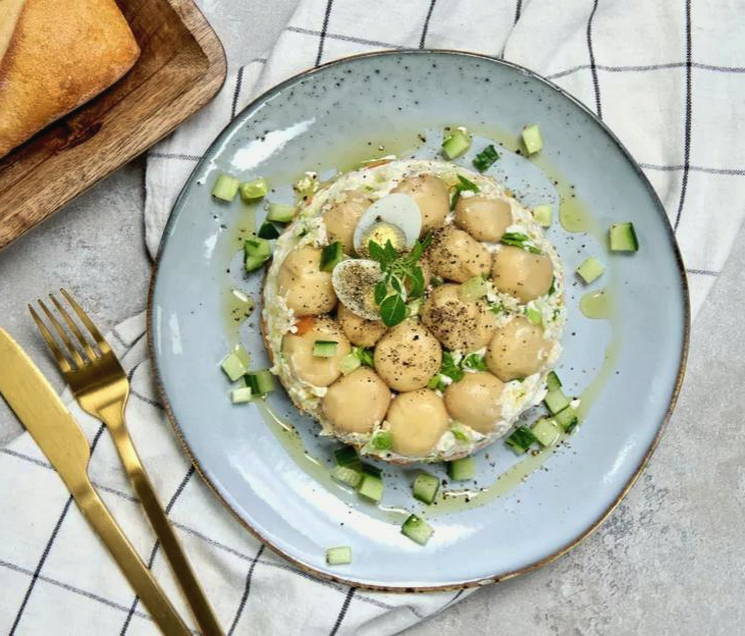 Салат «Грибная поляна» с шампиньонами и ветчиной