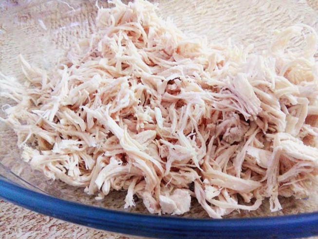 Салат «Грибная поляна» с опятами, курицей и корейской морковью