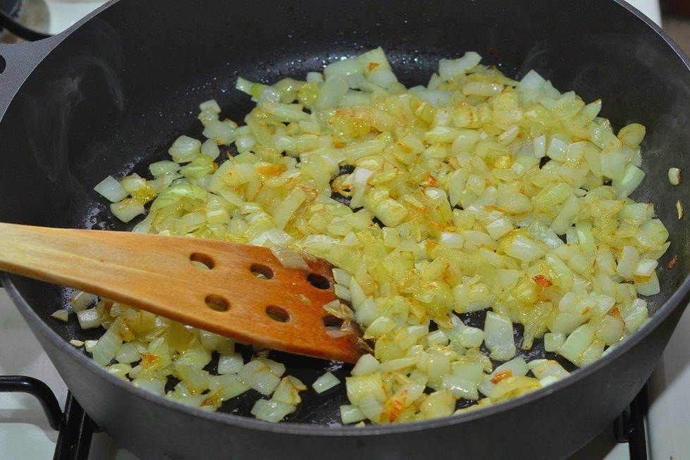 Салат «Грибная поляна» с опятами, курицей и корейской морковью