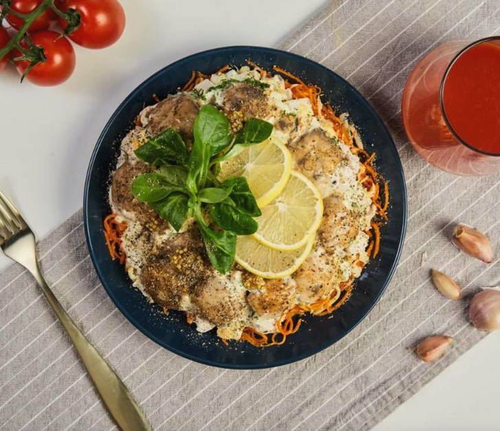 Салат «Грибная поляна» с корейской морковью и курицей