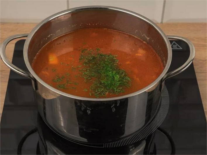 Суп с сосисками, вермишелью и картошкой