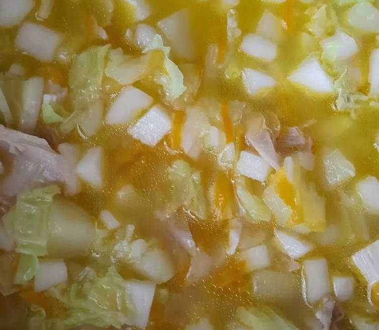 Суп с курицей и пекинской капустой