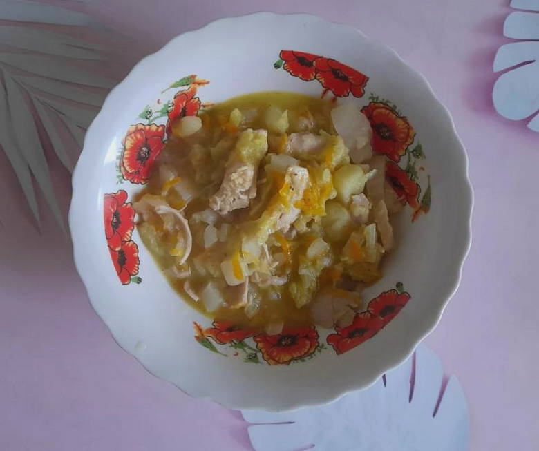 Суп с курицей и пекинской капустой