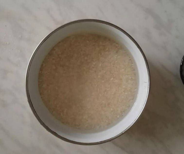 Жидкая рисовая каша на воде