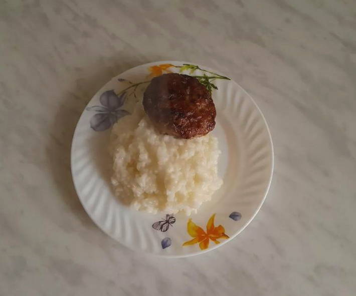 Жидкая рисовая каша на воде