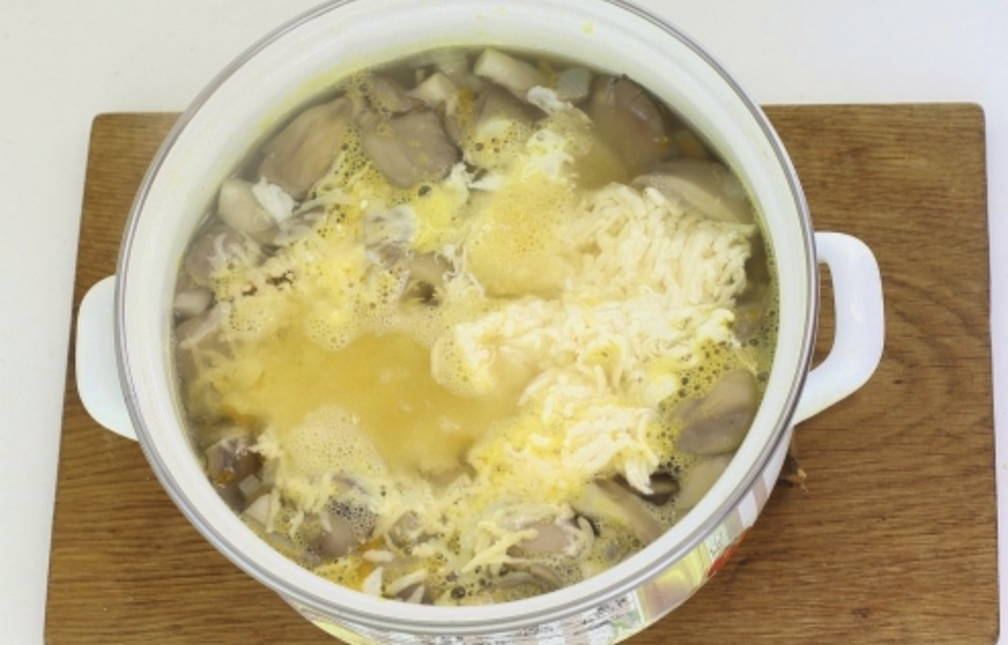 Суп с вешенками и плавленым сыром