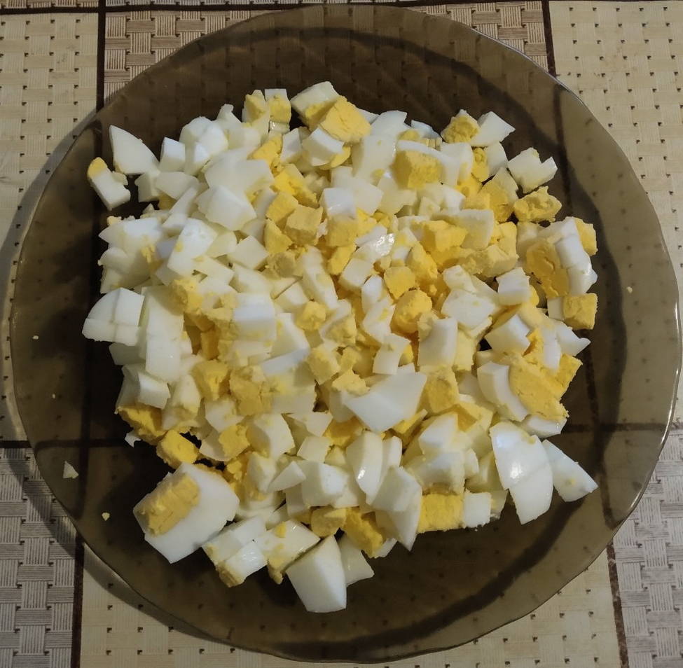 Суп с зеленым горошком и яйцом
