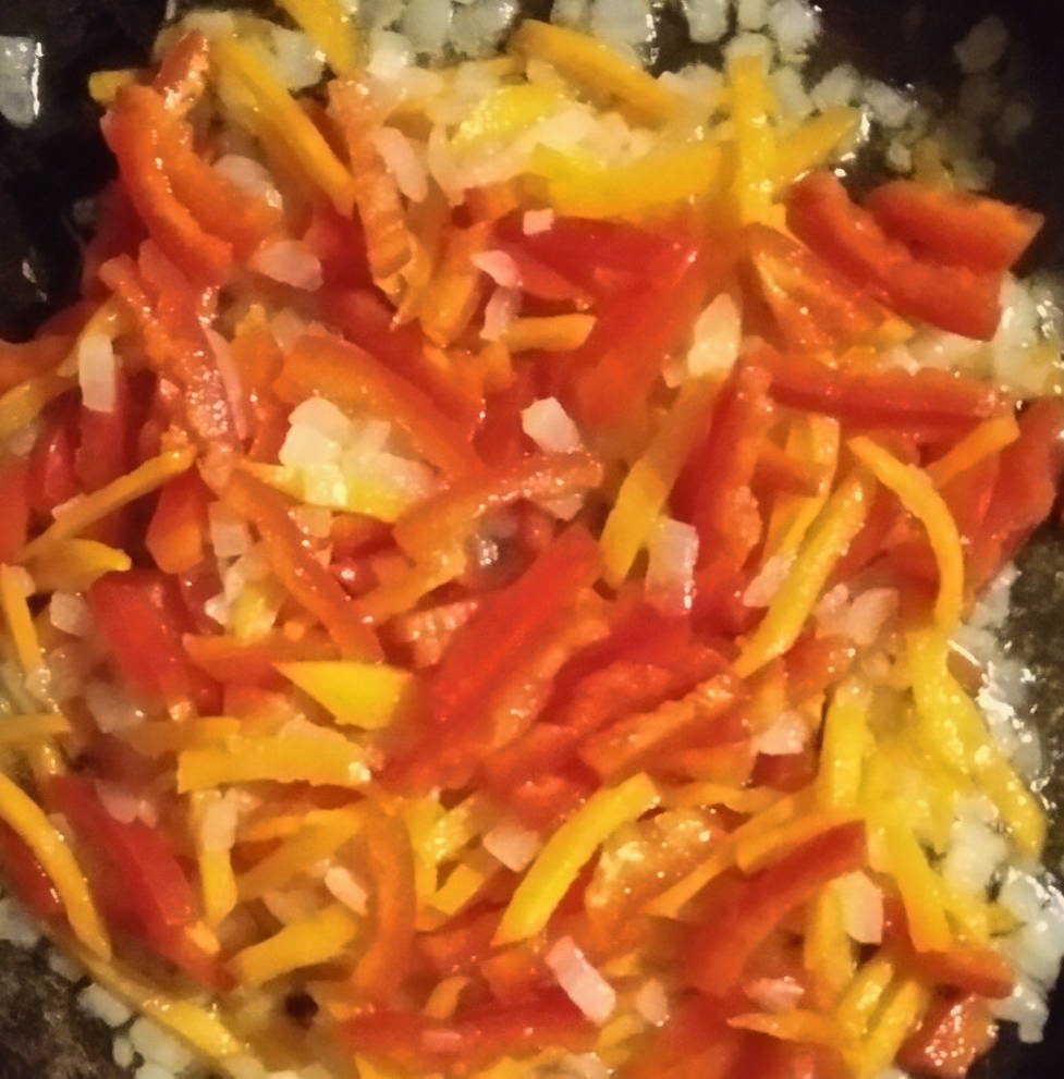 Суп с зеленым горошком и яйцом