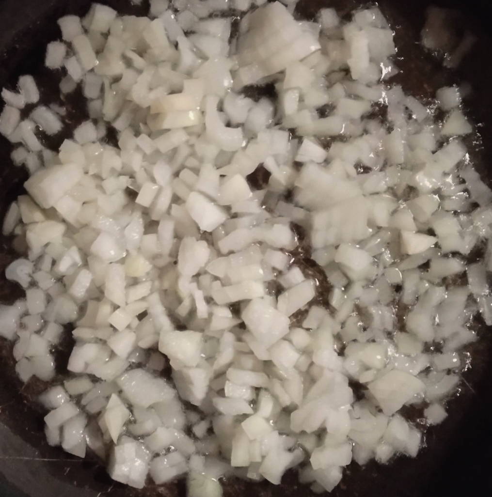Суп с зеленым горошком и яйцом