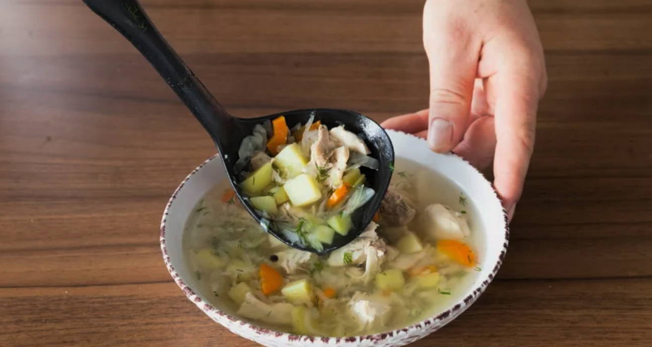 Суп с курицей, капустой и картошкой