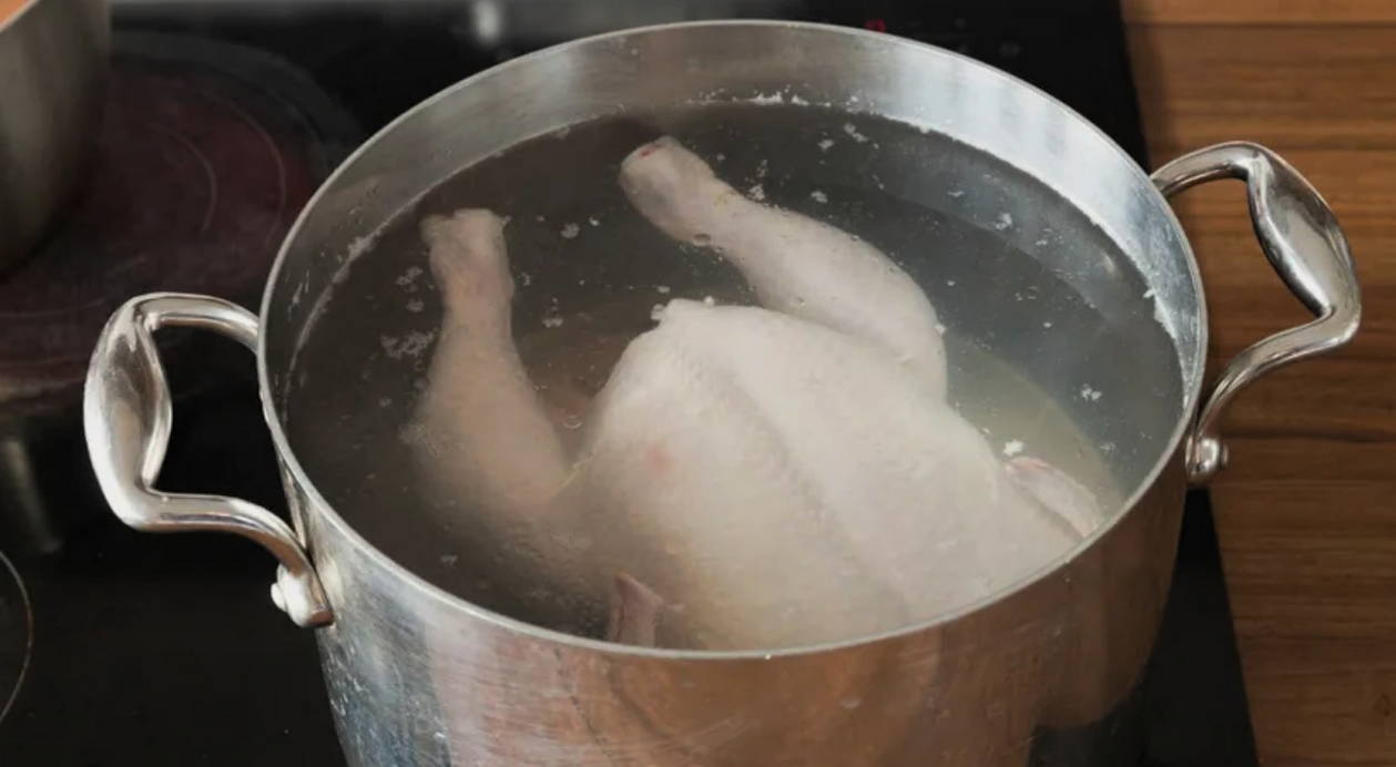 Суп с курицей, капустой и картошкой