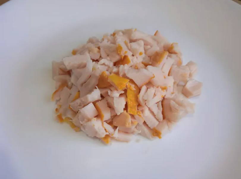 Салат «Гроздь винограда» с копченой курицей