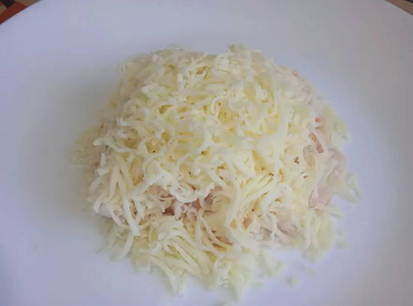 Салат «Гроздь винограда» с копченой курицей