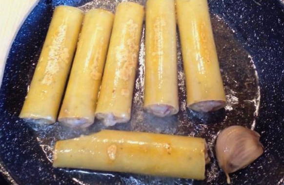 Каннеллони с фаршем на сковороде