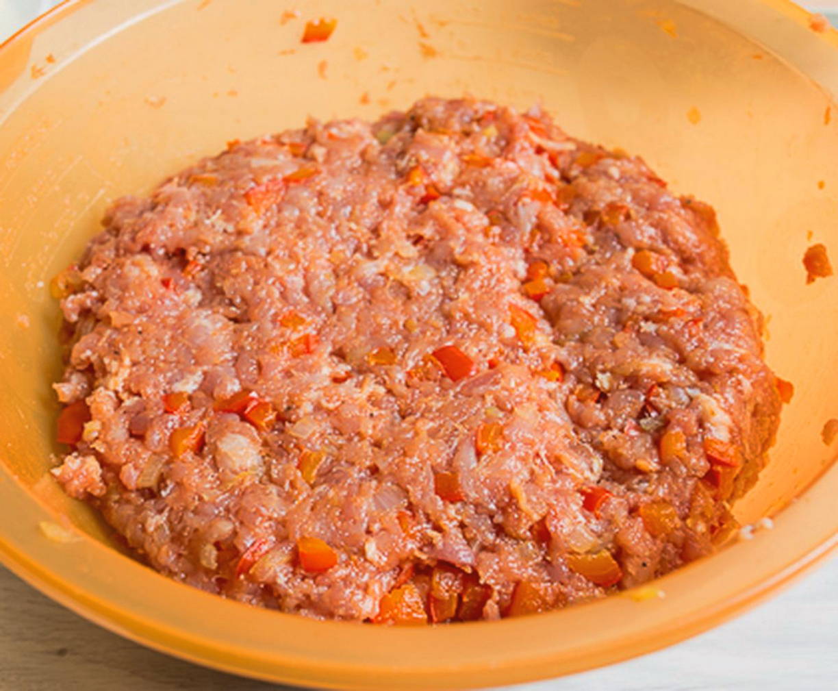 Каннеллони с фаршем под соусом со сливками в духовке